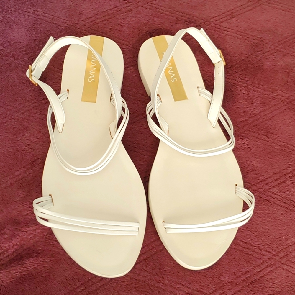 NWT  Kaanas Palmas sandals.